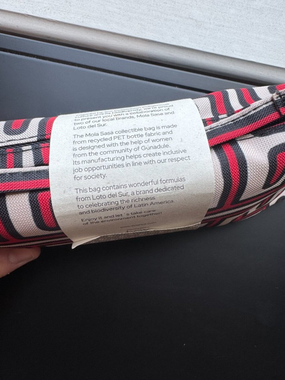 Avianca - Coveted First-Class Amenity Kit -  brand new never opened - Picture 3 of 4
